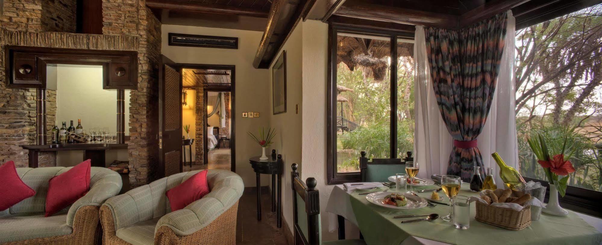 Sarova Shaba Game Lodge Archers Post Exterior foto